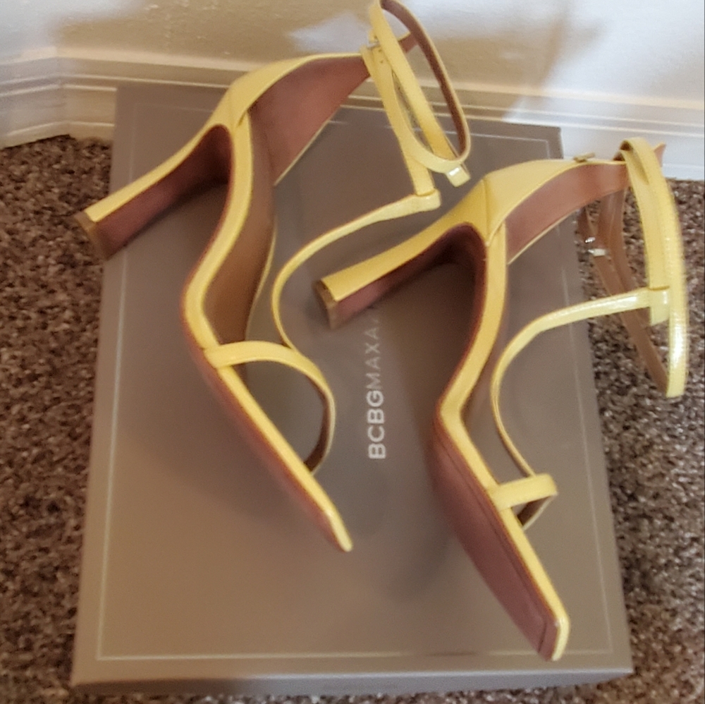 NWB  Women's Ina Leather Caged Dress Sandals Buttery Yellow